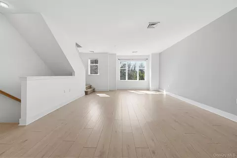 Living - 710 Main St, Peekskill, NY 10566 photo 3 of 6