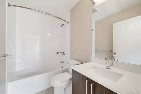 Bath - 710 Main St, Peekskill, NY 10566 photo 1 of 1