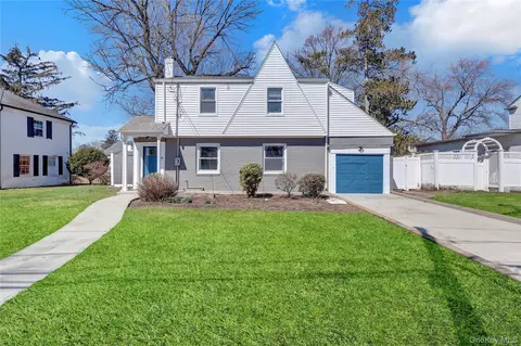 154 California Ave, Freeport, NY 11520