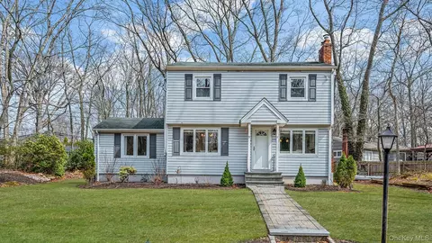 5 Valley Cir, Miller Place, NY 11764