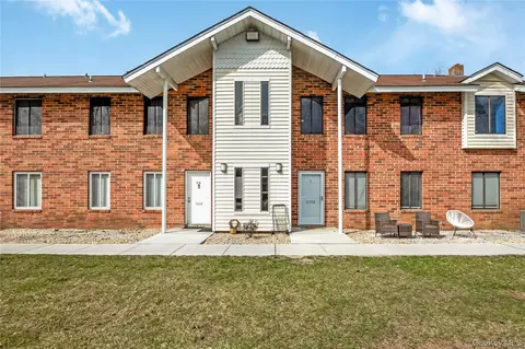 8 Cheyenne Ct #8, Coram, NY 11727