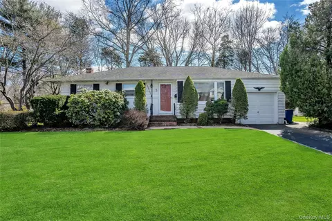 5 Vegas Ct, Plainview, NY 11803