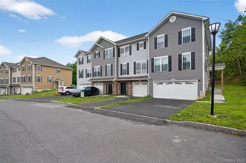 505 Iron Forge Ln, New Windsor, NY 12553