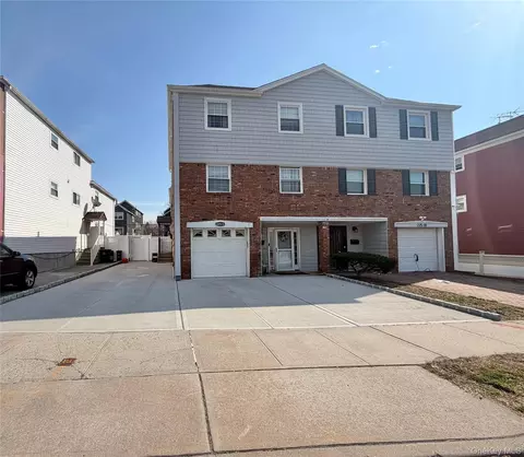 22510 59th Ave, New York, NY 11364