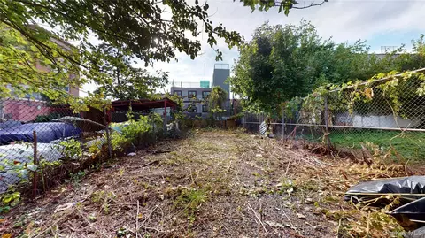 374 Ashford St, New York, NY 11207