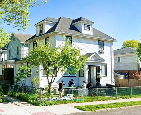 14418 Negundo Ave, Flushing, NY 11355
