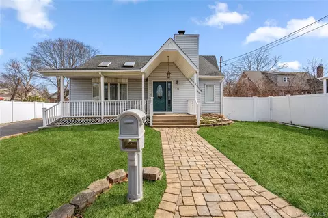 125 W 3rd St, Ronkonkoma, NY 11779