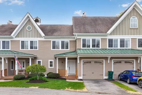 4 Pond Ridge Rd, Milton, NY 12547