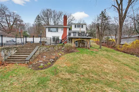 43 Woodbine Dr, Mahopac, NY 10541