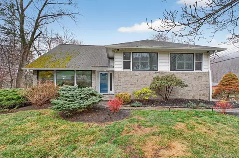 43 Woodbine Dr, Mahopac, NY 10541