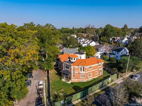 254-04 W End Dr, New York, NY 11362