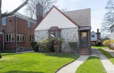 76-14 173rd St, New York, NY 11366