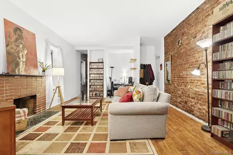 234 E 14th St #2E, New York, NY 10003