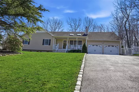205 Great Rock Dr, Wading River, NY 11792