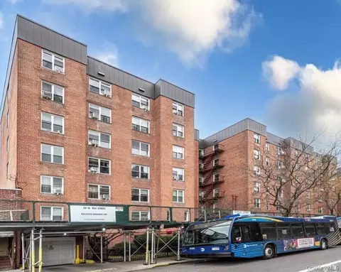 3335 81st St #3B, New York, NY 11372