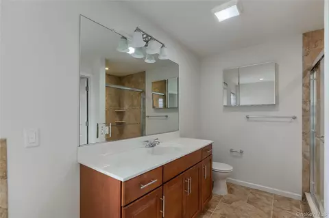 Bath - 9 Ralph Brach Dr, Shawangunk, NY 12589 photo 3 of 4