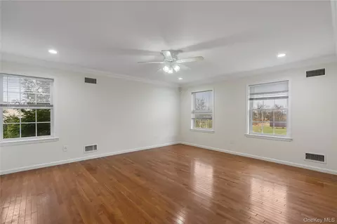 Living - 9 Ralph Brach Dr, Shawangunk, NY 12589 photo 6 of 6
