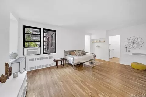 54 E 8th St #3L, New York, NY 10003