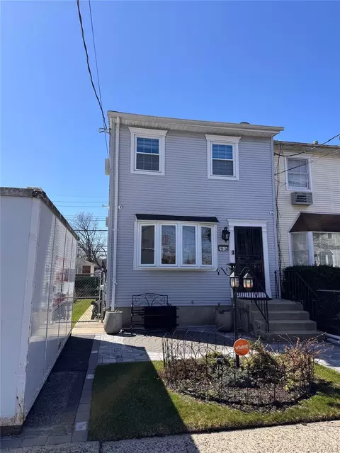 21924 Alecia Ave, Laurelton, NY 11413