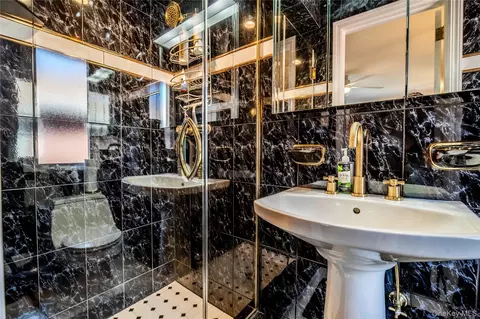 3-25 149th St, New York, NY 11357 photo 24