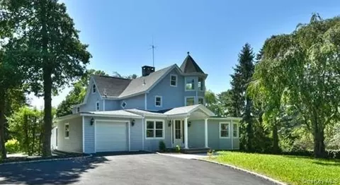 87 Dunlop Rd, Huntington, NY 11743