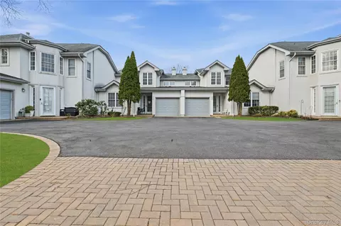 625 Madeira Blvd, Melville, NY 11747