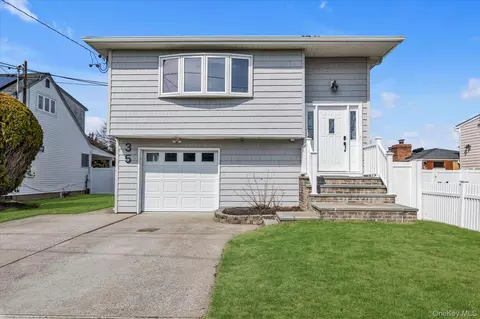 35 Lee Ave, Babylon, NY 11702