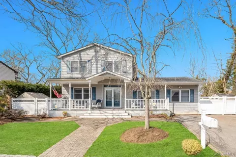 175 Shelby Ave, Holbrook, NY 11741