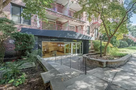 43-25 Douglaston Pkwy #6K, New York, NY 11363
