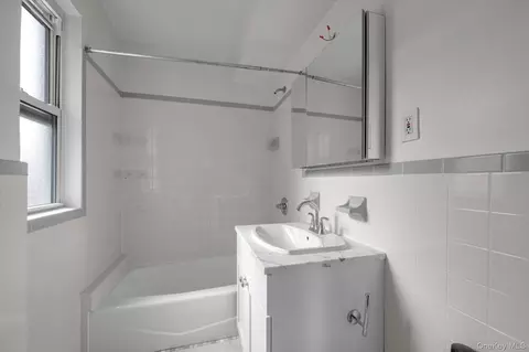 Bath - 78-42 Main St #3J, New York, NY 11747 photo 1 of 2