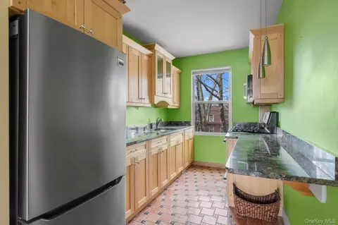 Kitchen - 78-42 Main St #3J, New York, NY 11747 photo 2 of 2