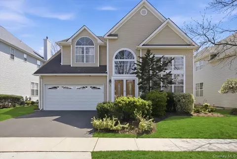112 Cranberry Ct, Melville, NY 11747