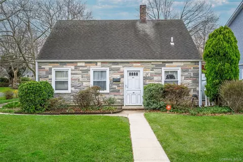 306 Curtis Ave, North Hempstead, NY 11514