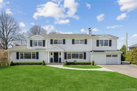 194 Whitehall Blvd, Garden City, NY 11530