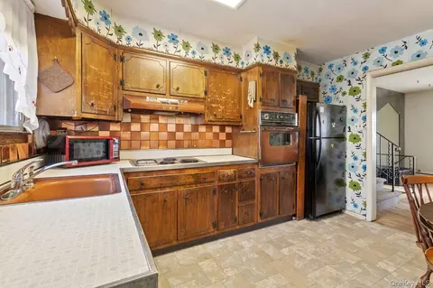 Kitchen - 24 Highview Rd, New Castle, NY 10562 photo 2 of 4