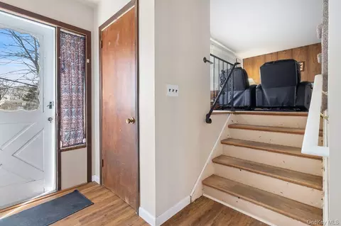 Entry Way - 24 Highview Rd, New Castle, NY 10562 photo 1 of 1
