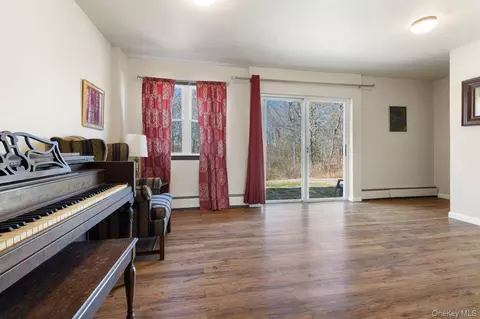 Living - 24 Highview Rd, New Castle, NY 10562 photo 5 of 6