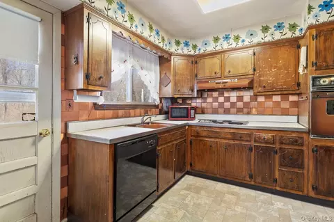Kitchen - 24 Highview Rd, New Castle, NY 10562 photo 4 of 4