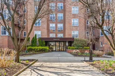 18-50 211th St #6H, Bayside, NY 11360