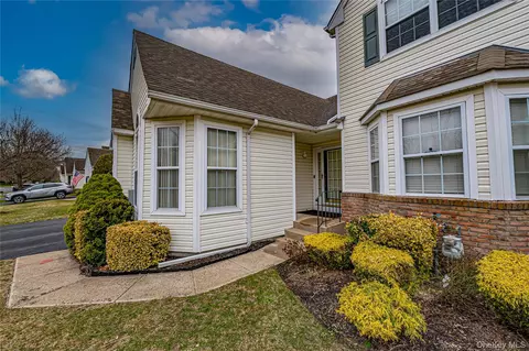 2807 Eve Ann Dr, Port Jefferson Station, NY 11776