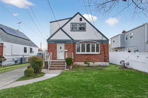 24930 147th Rd, New York, NY 11422
