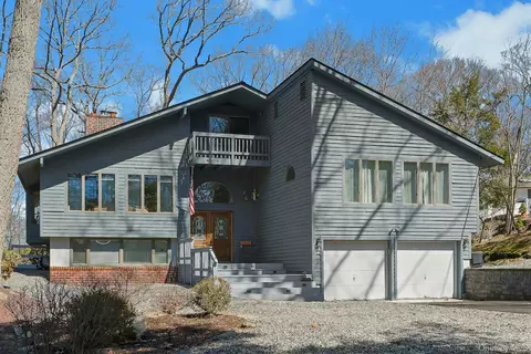 27 Deer Path Rd, Tuxedo, NY 10987