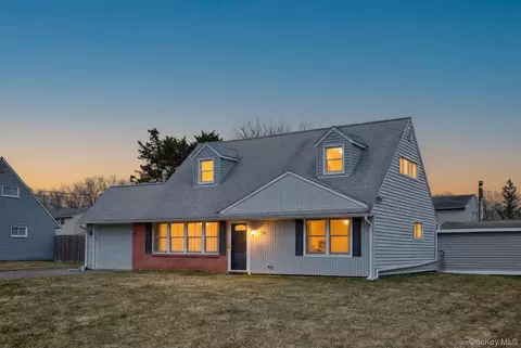 38 Dunwoodie Dr, Ulster, NY 12401