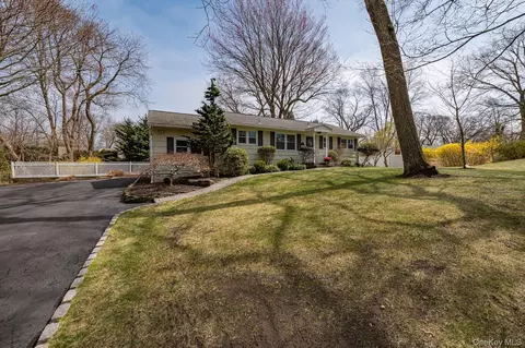 19 Harvard Rd, Shoreham, NY 11786