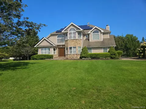 1 Holly Ct, Miller Place, NY 11764