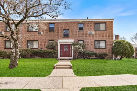 8 Lawrence Dr #A, Greenburgh, NY 10603