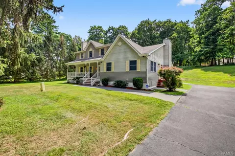 6 Summer Winds Ct, Cornwall On Hudson, NY 12520