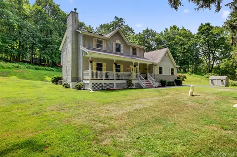 6 Summer Winds Ct, Cornwall On Hudson, NY 12520