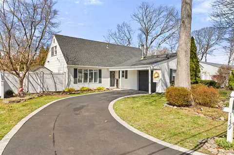 1139 Dorothy St, Holbrook, NY 11741