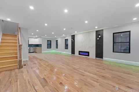 138-12 233rd St, New York, NY 11422